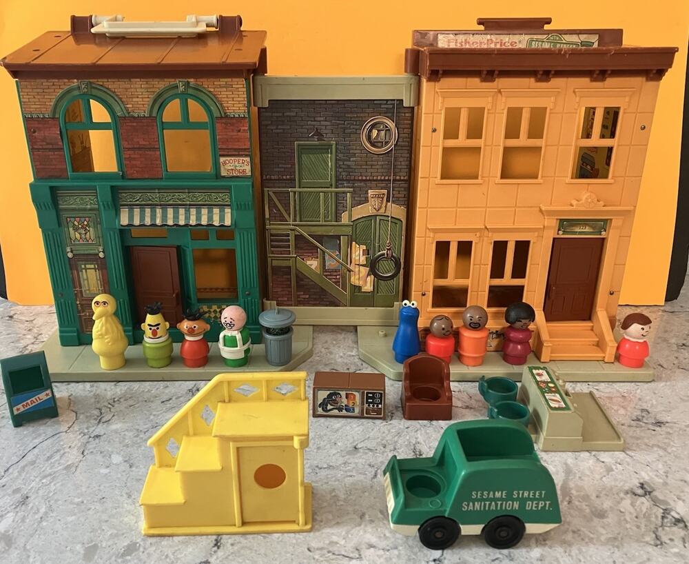 Vintage Fisher Price Play Toy Family Sesame Street House Lot Fold & Carry #938